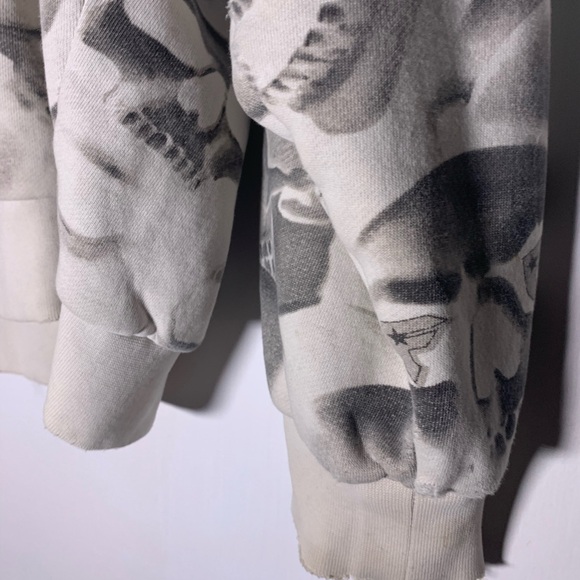 ‼️RARE‼️ Famous stars and straps aop skull print hoodie - Picture 3 of 14